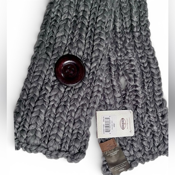 2 Fossil Cable Chunky Knit Ivy Neck Scarves NWT with Single Button -2 Neck Wraps - Picture 3 of 6